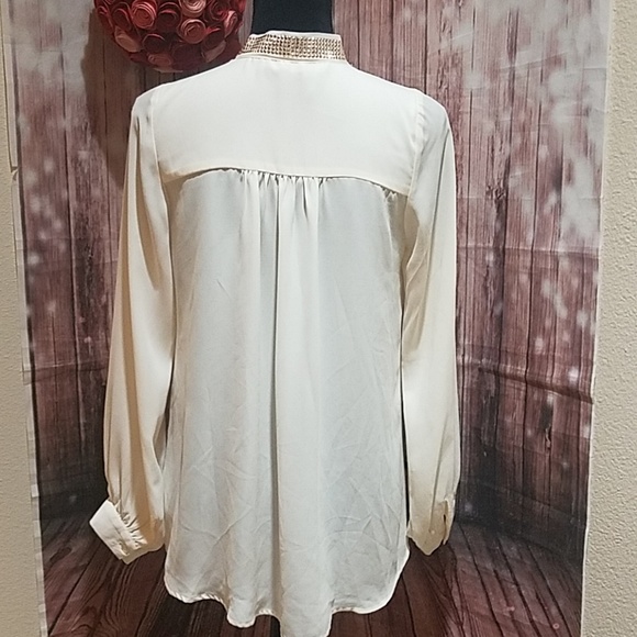 Fora embellished neckline shirt - Picture 3 of 8